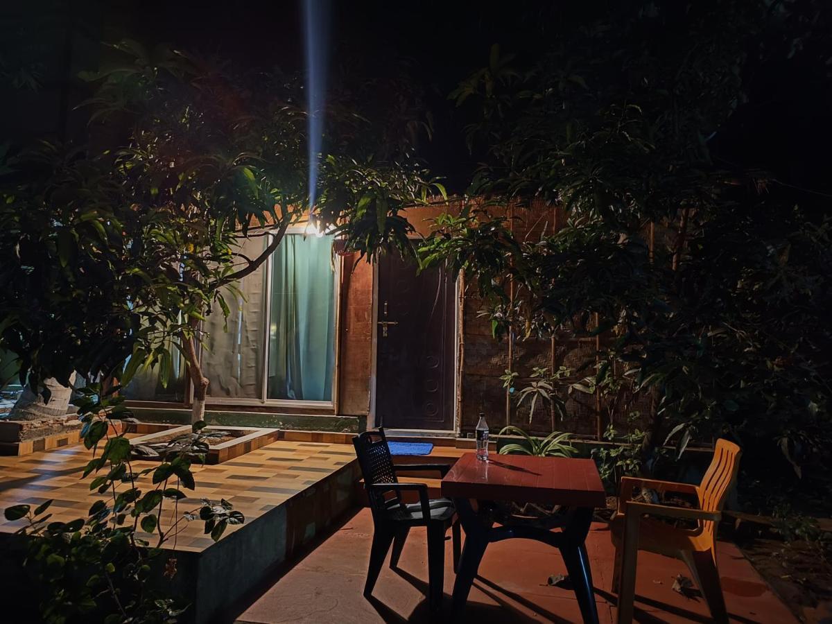 Lotus Riya Home Stay Hampi Exterior photo